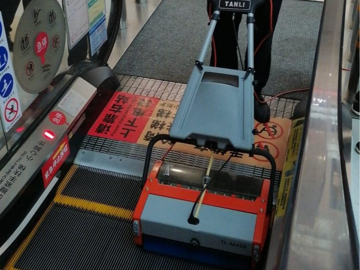 站著就能“輸出”？來(lái)看這場(chǎng)商超自動(dòng)扶梯清潔大作戰(zhàn)