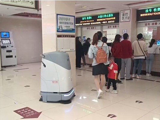 醫(yī)院地面太滑被投訴？坦力工業(yè)掃地機器人來搞定